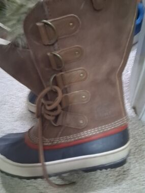 Brown Leather Duck Boot with Fur Trim and Contrast Sole